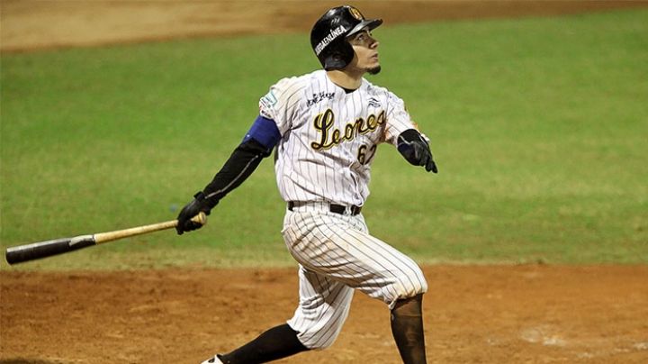 Carlos Sepúlveda cumple en su debut en la liga de Venezuela con los Leones de Caracas