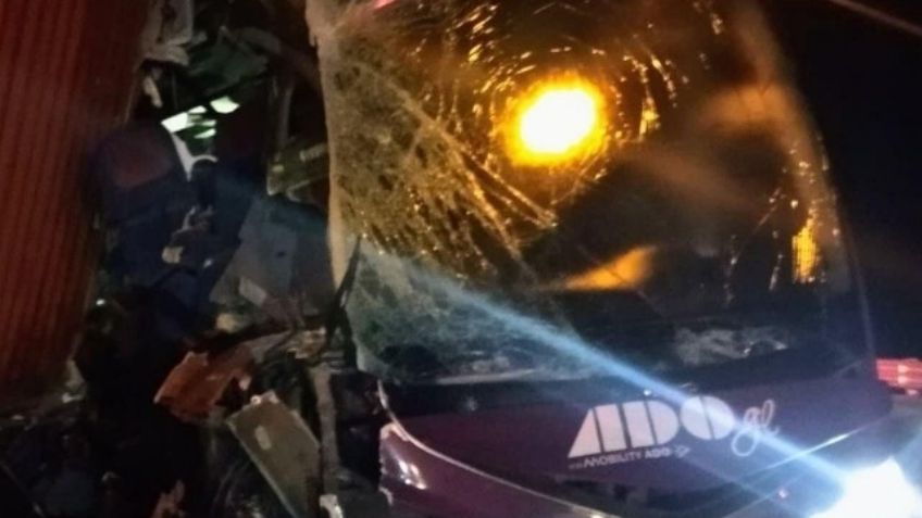¡Tragedia en carretera! Autobús se impacta en la autopista Xalapa-Perote; hay 2 muertos
