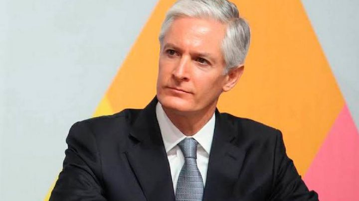 El gobernador del Estado de México, Alfredo Del Mazo, confirma que da positivo a Covid-19