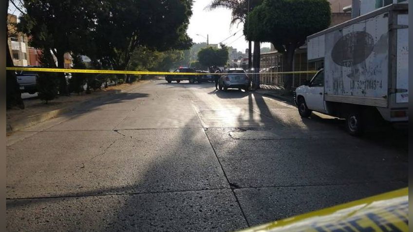 Código rojo en Guadalajara: Dentro de automóvil, localizan a un acribillado