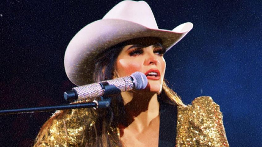 Con 51 años, Ana Bárbara se escapa a la playa y se atreve a posar con tremendo bañador