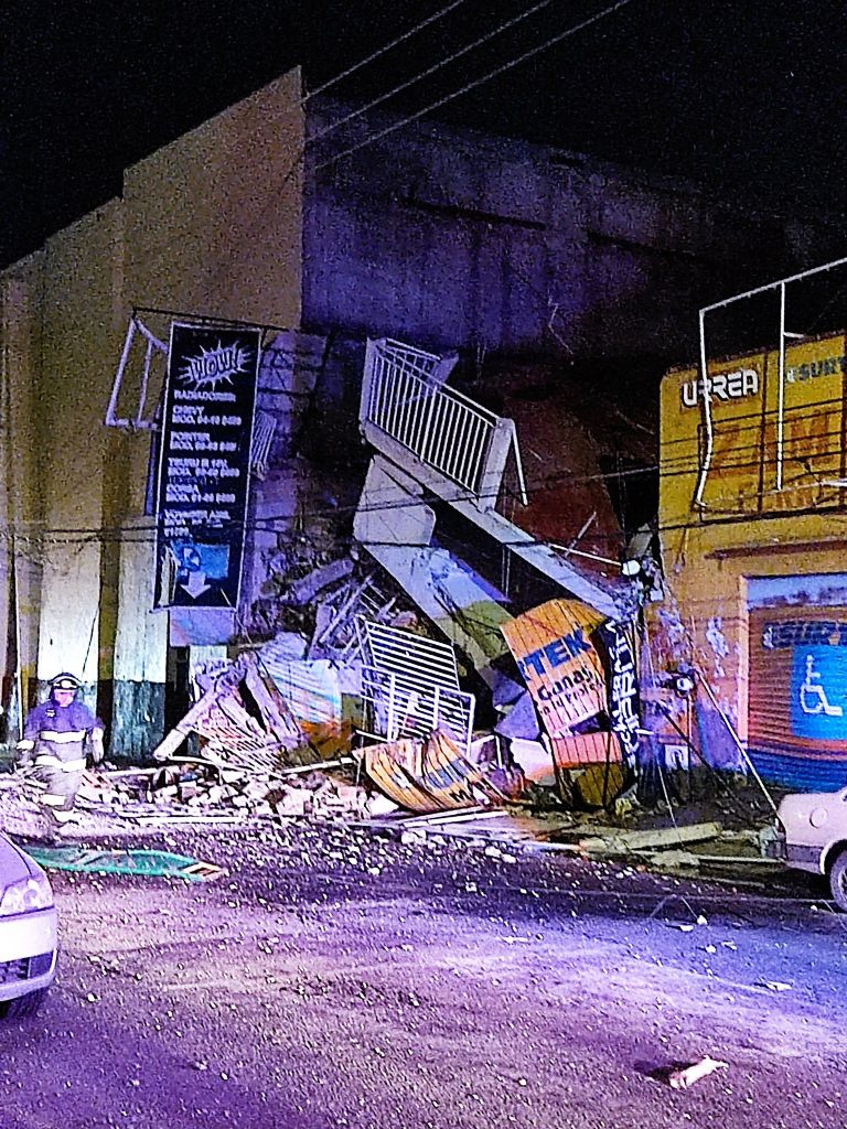 En la imagen, los estragos de la explosión de un tanque de gas en un edificio de Puebla