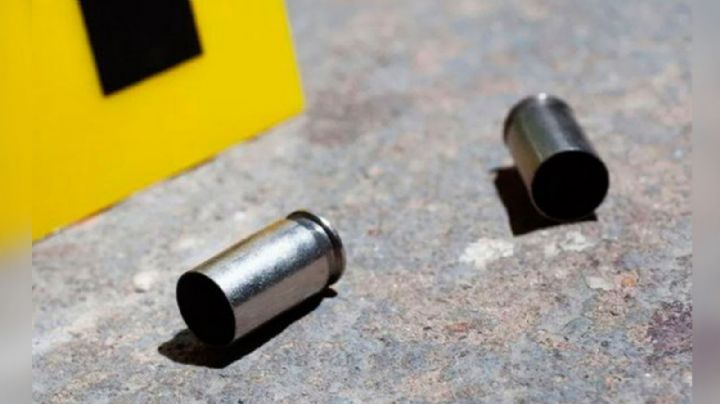 Tras ir a reclamar el robo de una motocicleta, dos hombres son asesinados a balazos; hay otro herido