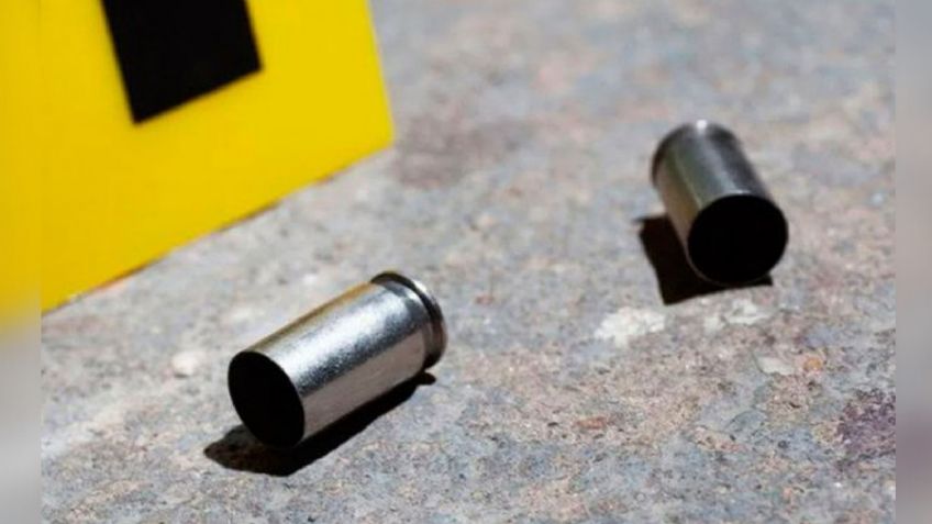 Tras ir a reclamar el robo de una motocicleta, dos hombres son asesinados a balazos; hay otro herido