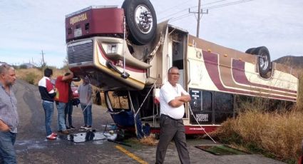 'Camionazo' en carretera de Sonora deja por lo menos 30 lesionados, dos de gravedad