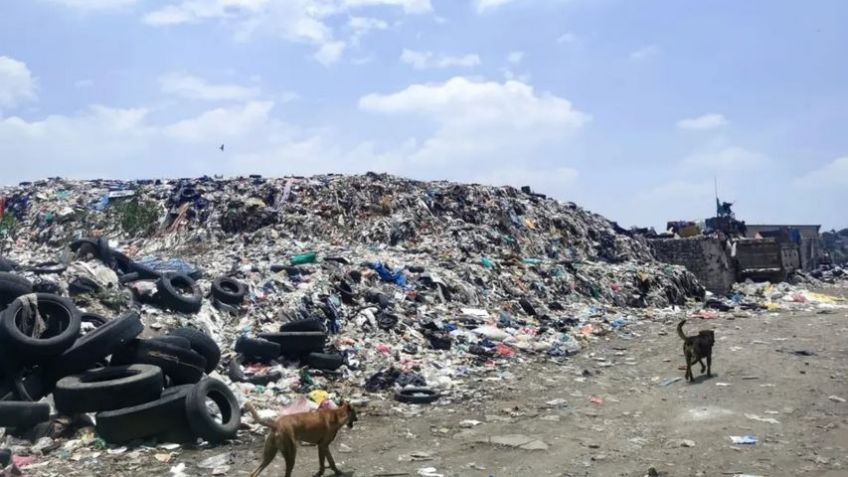 Hallan a un cuerpo con huellas de violencia entre basura y escombros del Estado de México