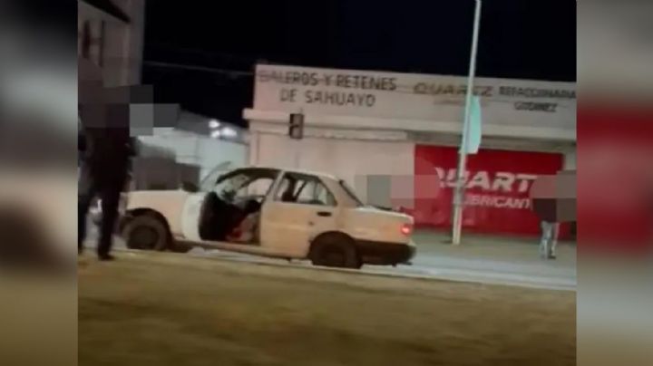 Sujetos desconocidos rafaguean taxi y matan a dos tripulantes en Michoacán