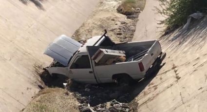 Tras perder el control del vehículo, cae al fondo de un canal al poniente de Hermosillo