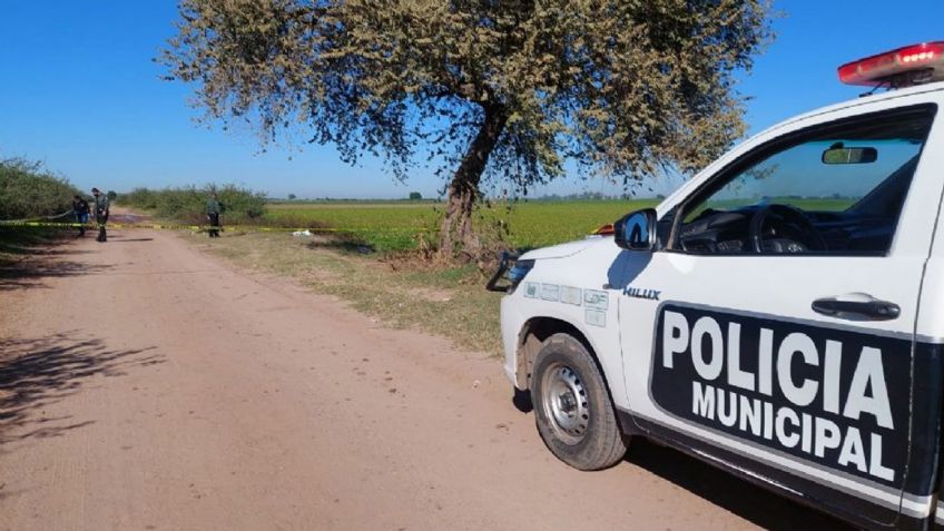 Al bordo de un canal, encuentran cadáver masculino; fue asesinado a golpes