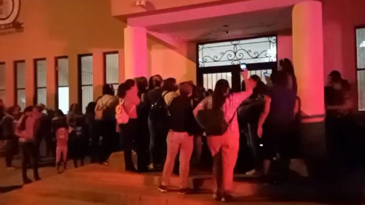 Se calientan los ánimos durante la entrega de becas en la Región del Mayo