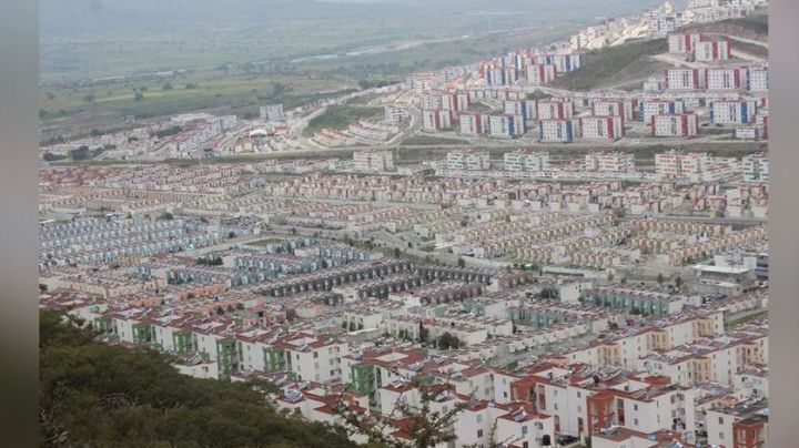 Encuentran el cuerpo de una mujer y un hombre al interior de una casa; tenía impactos de bala