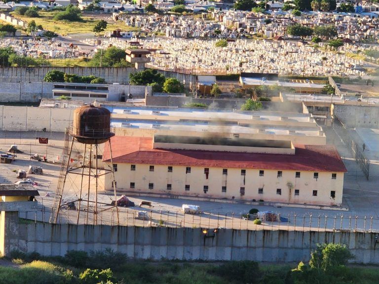 En Guaymas hubo un intento de motín; además de caos por balaceras en la ciudad. Foto: Internet