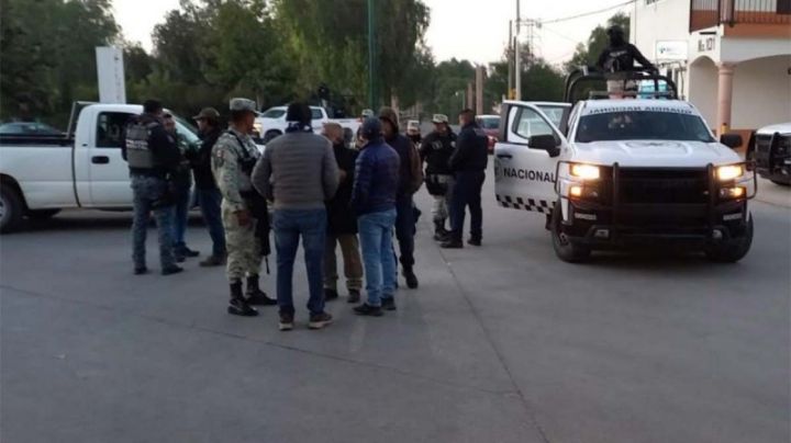 (FOTOS) Terror: Sujetos atacan a elementos de la Guardia Nacional e incendian una patrulla