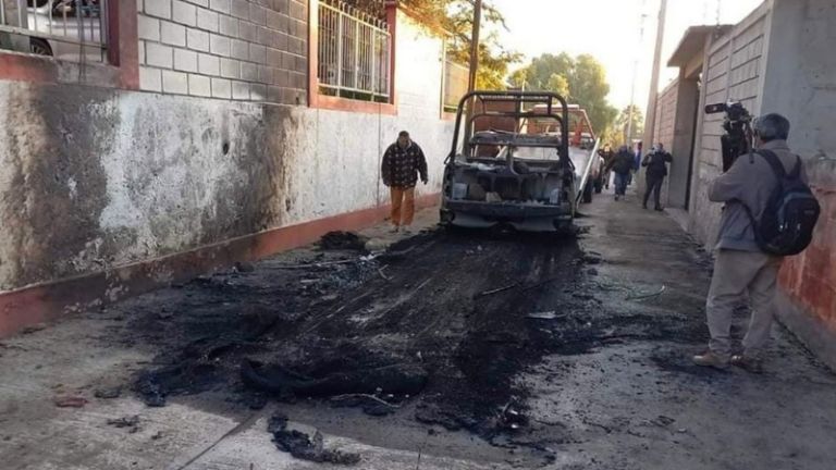 Agentes de la Guardia Nacional fueron golpeados por supuestos criminales. Foto: Twitter