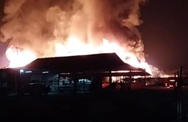 El incendio en Campo Guadalupe dejó severos daños materiales. Foto: Facebook