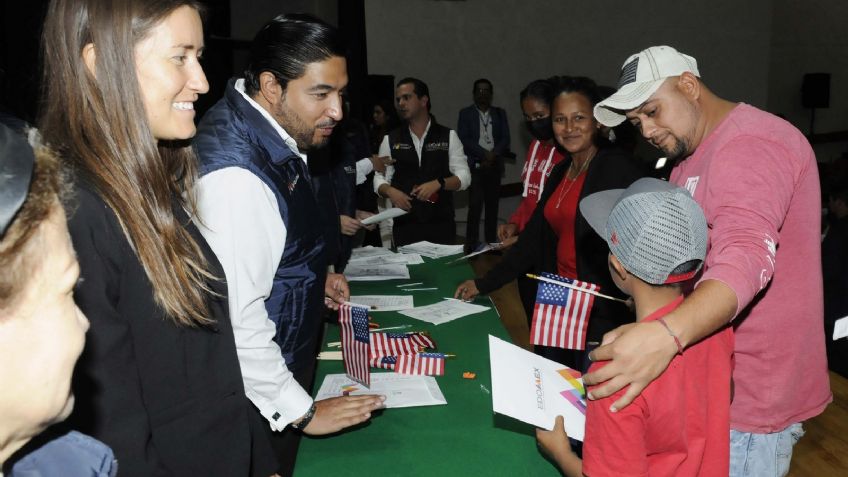 Hijos de migrantes del Estado de México reciben pasaporte de Estados Unidos
