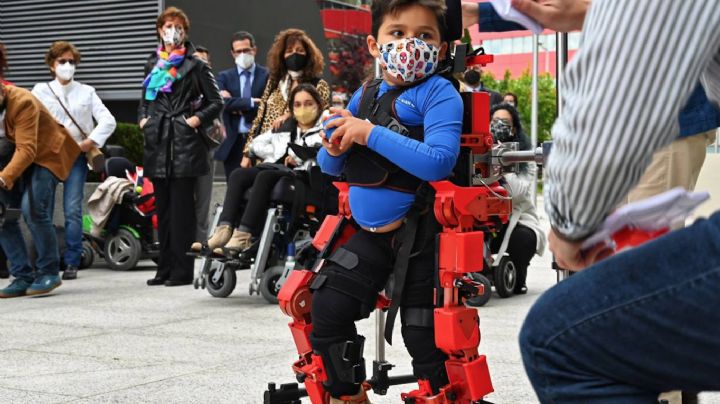 Enhorabuena: Científica crea un exoesqueleto que ayudará a los niños con parálisis cerebral