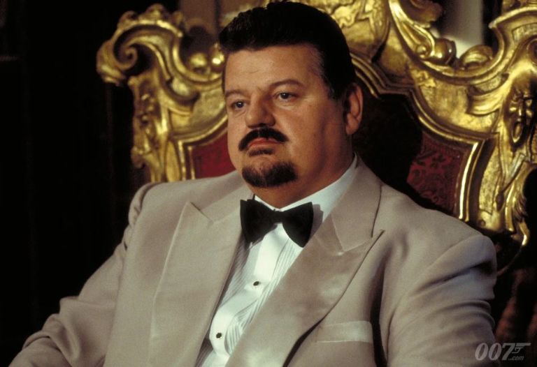 Robbie Coltrane en James Bond