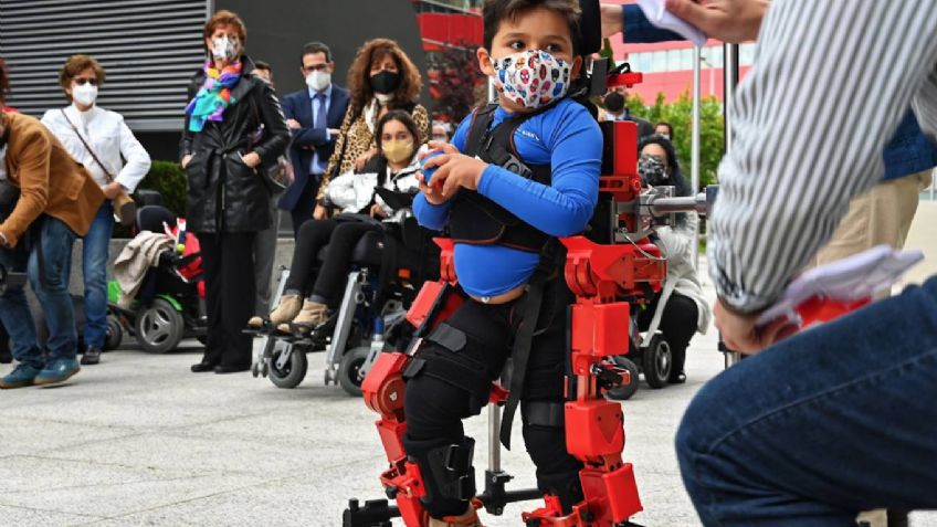 Enhorabuena: Científica crea un exoesqueleto que ayudará a los niños con parálisis cerebral