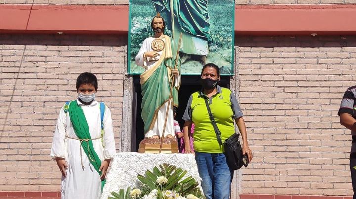 Jesús Esteban porta la vestimenta de San Judas; pide para que mejore la salud de su madre