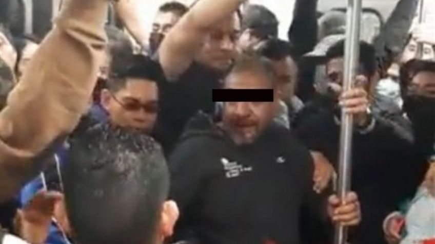 (VIDEO) En plena hora pico: Sujeto ataca con navaja a usuarios del Metro; lo señalan por acoso