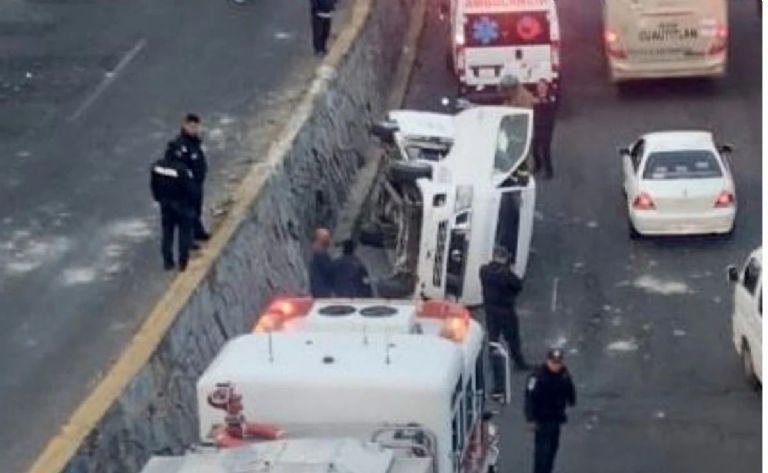 Autoridades se movilizaron por un accidente en Tlalnepantla. Foto: Twitter