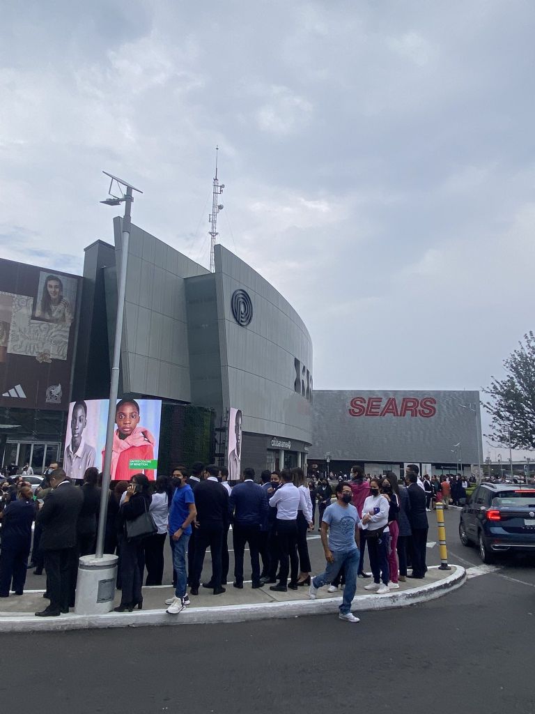 Desalojan Perisur por amenaza de bomba