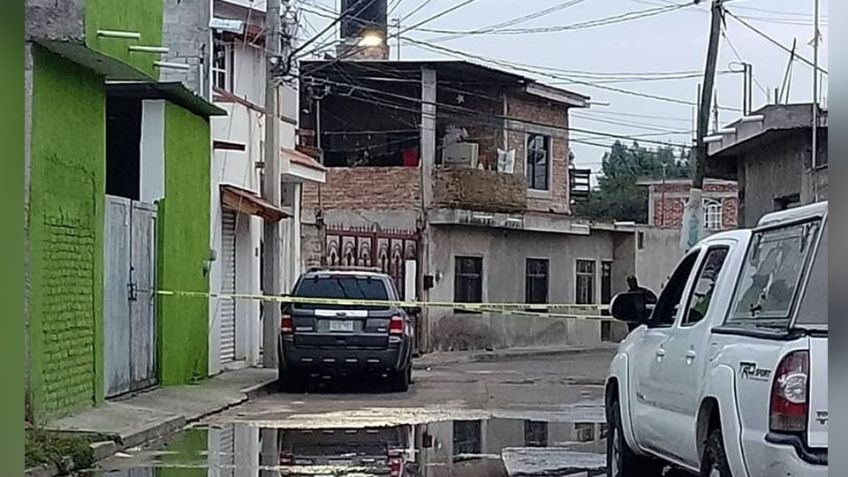 Pistoleros ingresan a domicilio y acribillan y matan a un hombre en Celaya