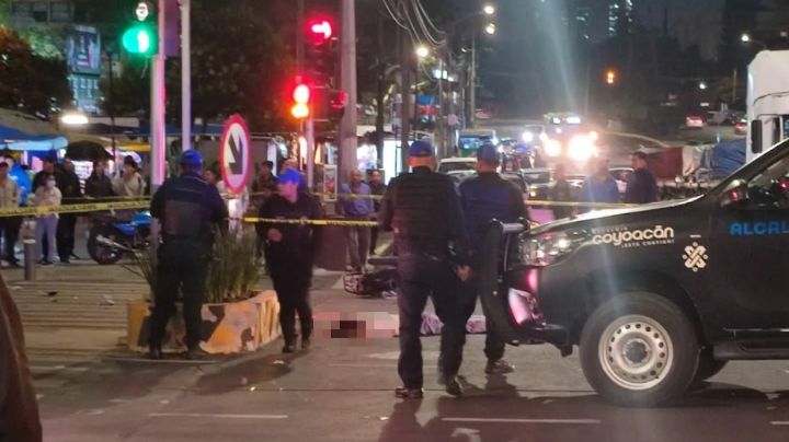 (VIDEO) Fatídico accidente vehicular: Colisión en CDMX deja un motociclista muerto y 2 heridas