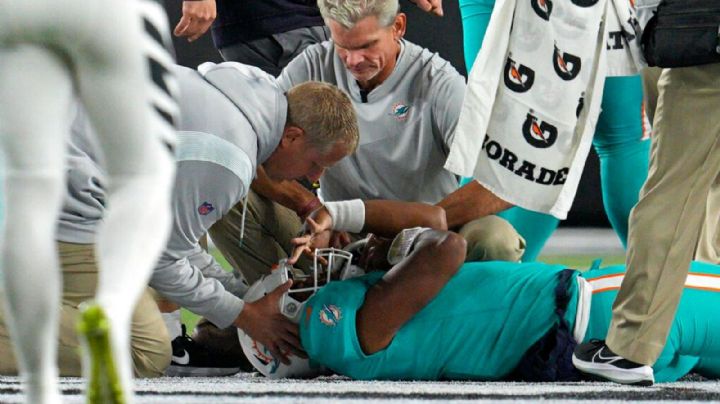 NFL: Con su salud en juego por conmoción cerebral, especialista recomienda a Tagovailoa retirarse