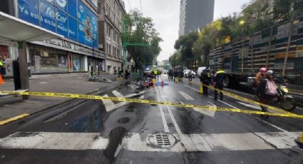 Motociclista derrapa sobre Eje Central y camión de carga le aplasta el cráneo