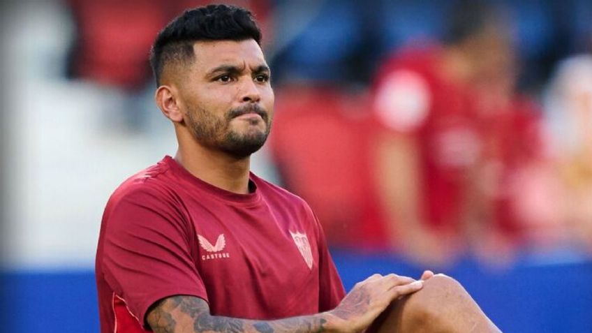 ¿Qué pasó con Tecatito? Es visto al salir del primer entrenamiento del Sevilla con Sampaoli