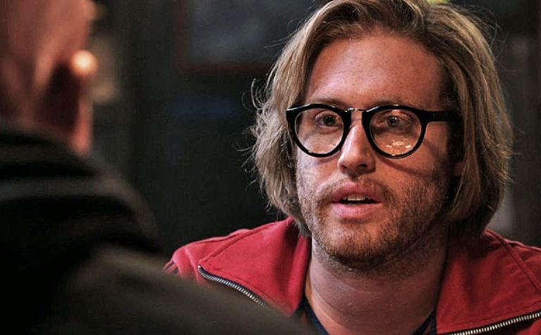 TJ Miller como 'Weasel'