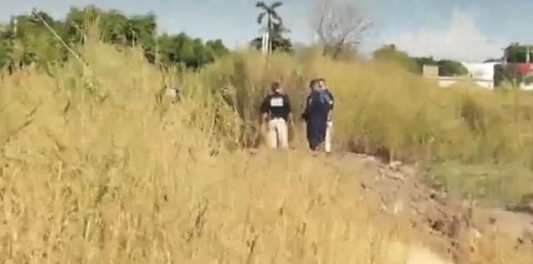 Autoridades se movilizaron por un cuerpo calcinado abandonado en Ciudad Obregón, Sonora. Foto: Facebook