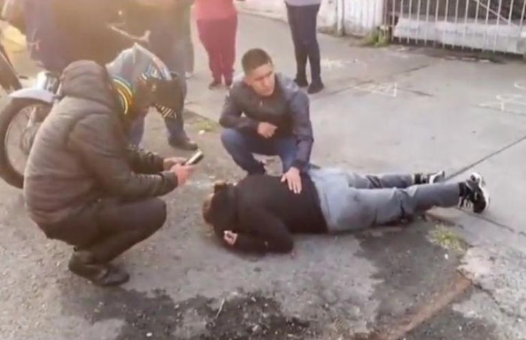 Mujer cae a coladera en CDMX. Foto: Facebook