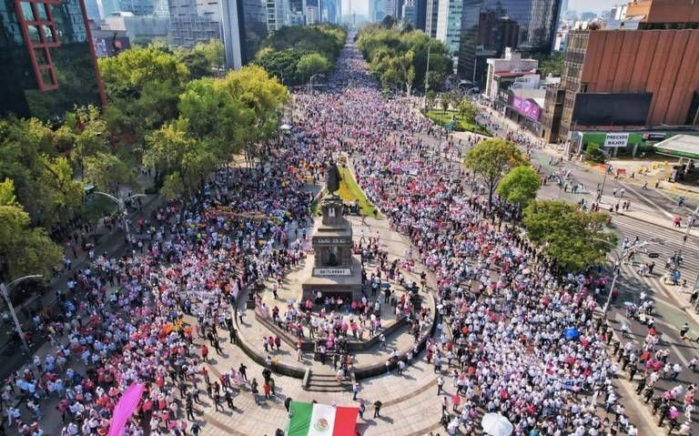 AMLO convoca a marcha, a días de la movilización por 'defensa' del INE. Foto: Internet