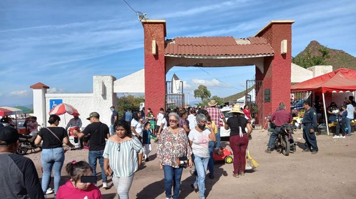 Cientos de guaymenses visitaron a sus fieles difuntos en los cementerios del Puerto