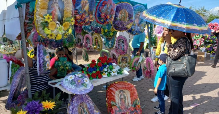 Cientos de guaymenses visitaron a sus fieles difuntos en los cementerios del Puerto