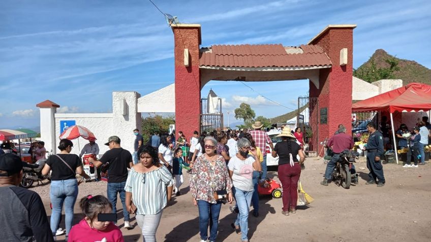 Cientos de guaymenses visitaron a sus fieles difuntos en los cementerios del Puerto