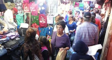 Instalan 50 puestos locatarios del mercado municipal en la 'Feria Navideña'