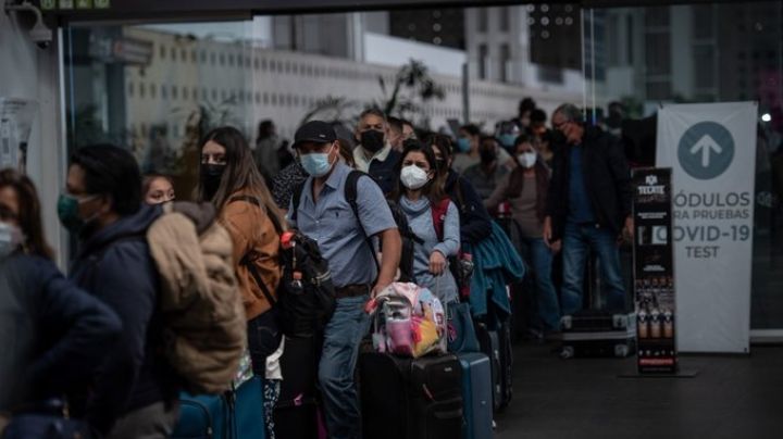 Banco de niebla y robo de cables provoca caos en el AICM; reportan fallas en el sistema de migración