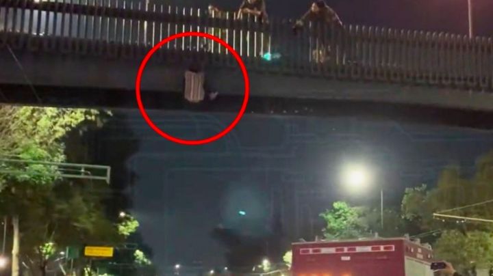 (Video) Terrible: Sujeto se arroja de un puente peatonal en CDMX; SSC no pudo ayudarlo