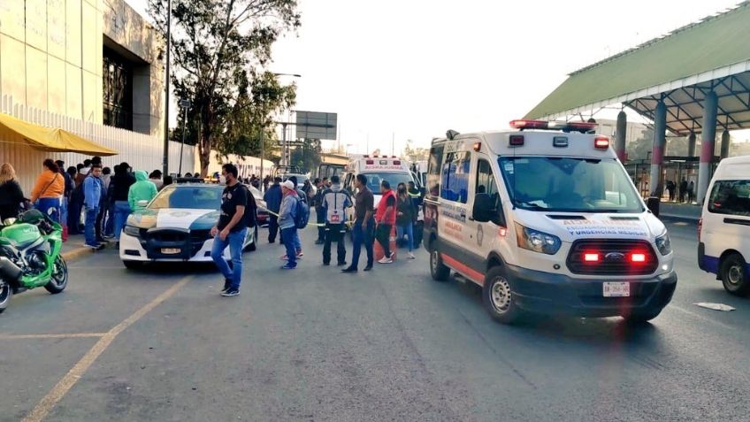 Terrible accidente en Villa de Aragón deja tres lesionados; El auto se subió a la banqueta