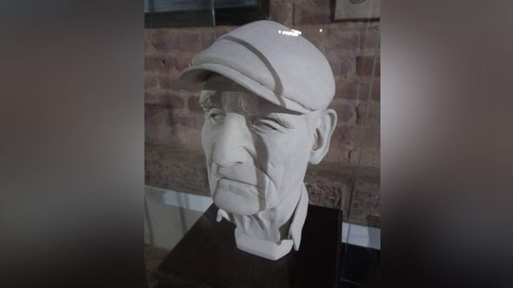 Recibe Lombardo Ríos Ramírez un homenaje con develación de escultura