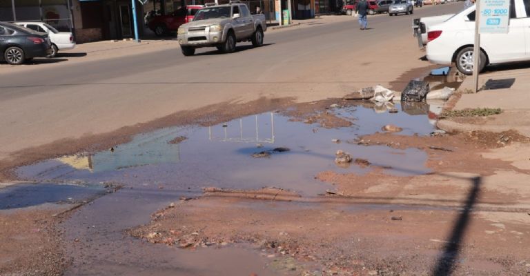 Obra de rehabilitación en colonia Municipio Libre queda en abandono