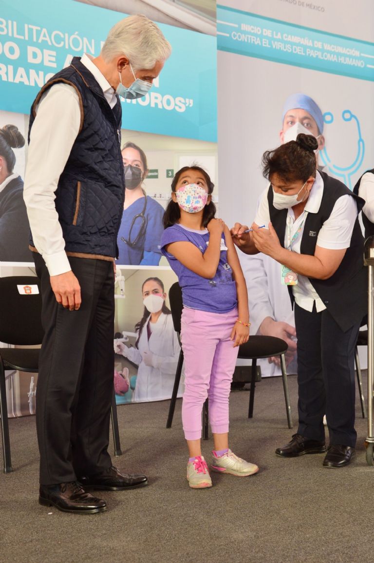 Vacunación de menores en Edomex
