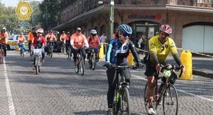 Policías asisten a rodada con ciclistas y ciudadanos en la Ciudad de Mexico