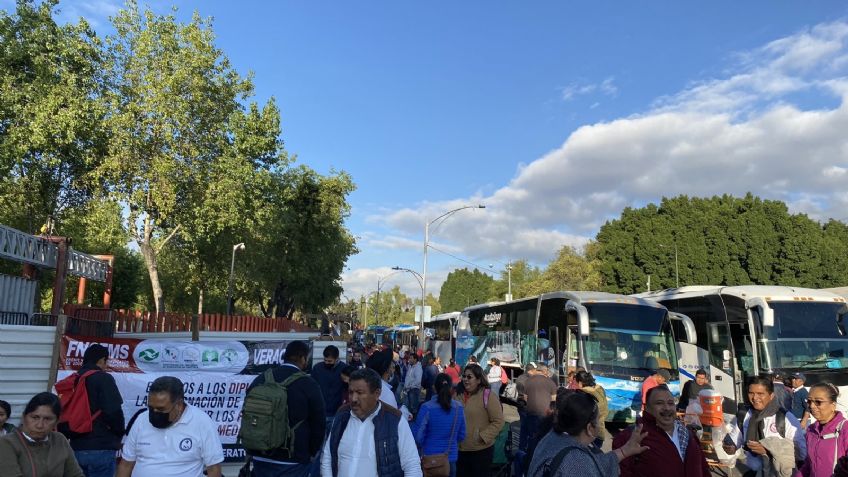 Maestros se manifiestan en la Cámara de Diputados para exigir un presupuesto justo