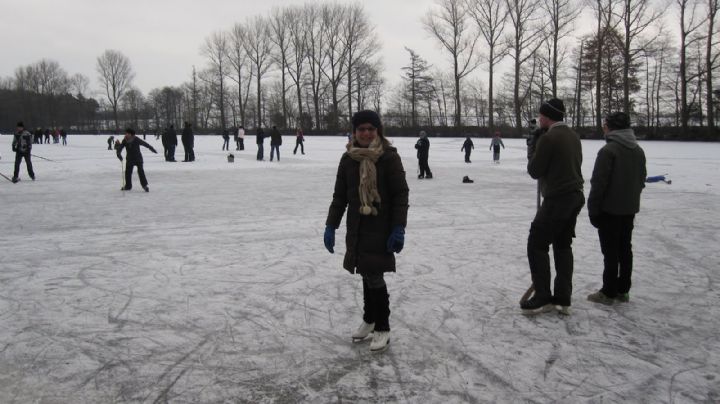 De juego a pesadilla: Varias personas caen a un lago congelado; se encuentran en estado crítico