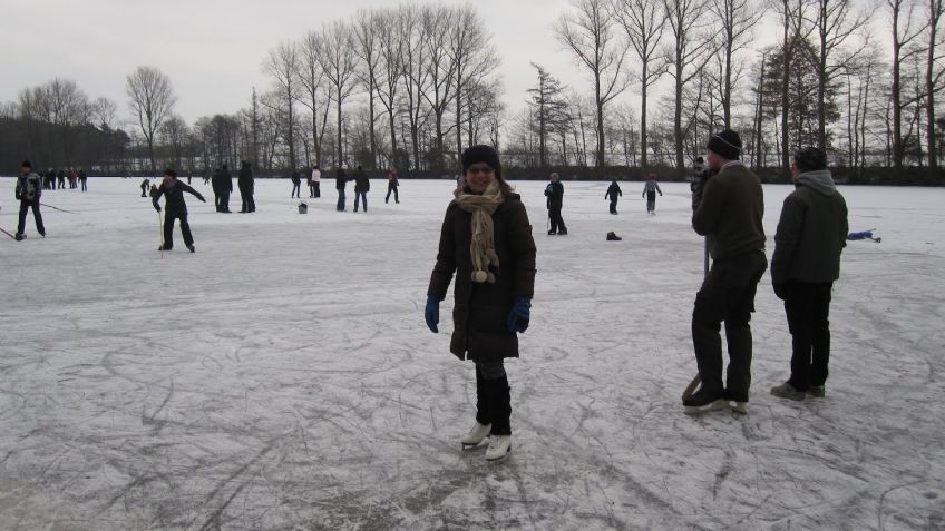 De juego a pesadilla: Varias personas caen a un lago congelado; se encuentran en estado crítico